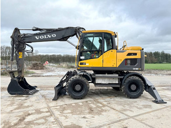 Pelle sur pneus VOLVO EW140D