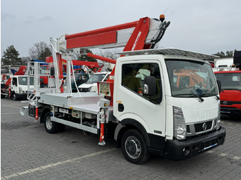 Camion avec nacelle NISSAN