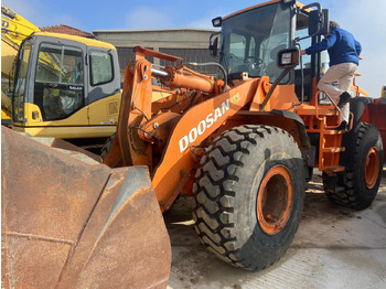 Chargeuse sur pneus DOOSAN DL300