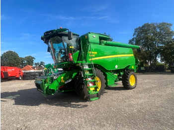 Moissonneuse-batteuse JOHN DEERE T560