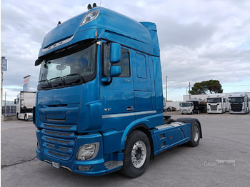 Tracteur routier DAF XF 530