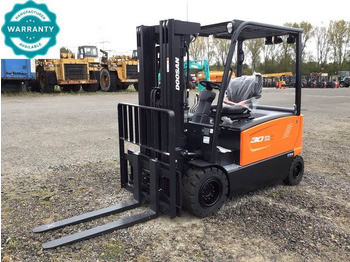 Chariot élévateur électrique DOOSAN