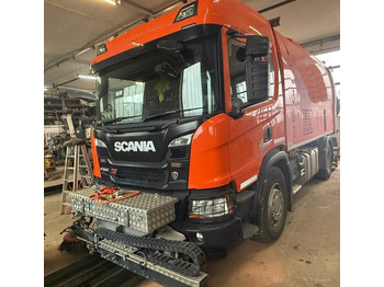 Balayeuse de voirie SCANIA