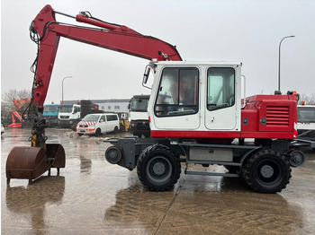 Pelle sur pneus LIEBHERR A 900