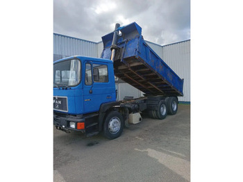 Camion benne MAN 32.322