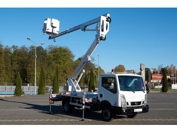 Camion avec nacelle NISSAN