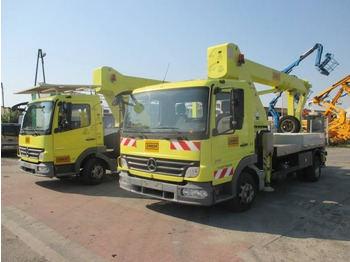 Camion avec nacelle