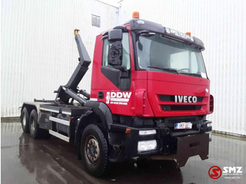 Camion porte-conteneur/ Caisse mobile IVECO Trakker