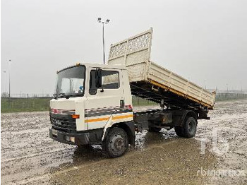 Camion benne NISSAN