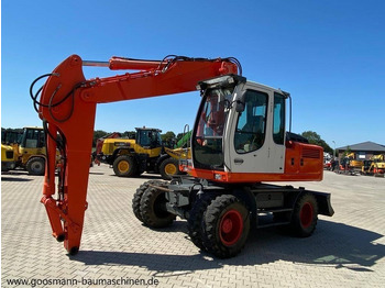 Pelle sur pneus LIEBHERR A 900