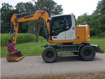 Pelle sur pneus LIEBHERR A 912