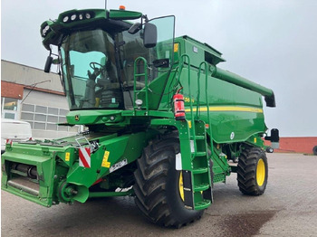 Moissonneuse-batteuse JOHN DEERE T560