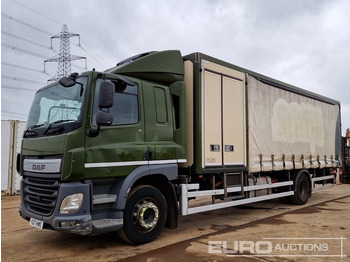 Camion à rideaux coulissants DAF CF 320