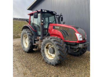 Tracteur agricole VALTRA T153