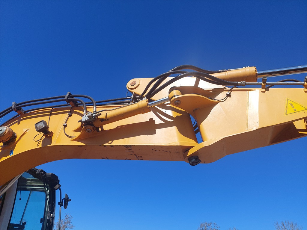 Pelle sur pneus LIEBHERR A900C: photos 6