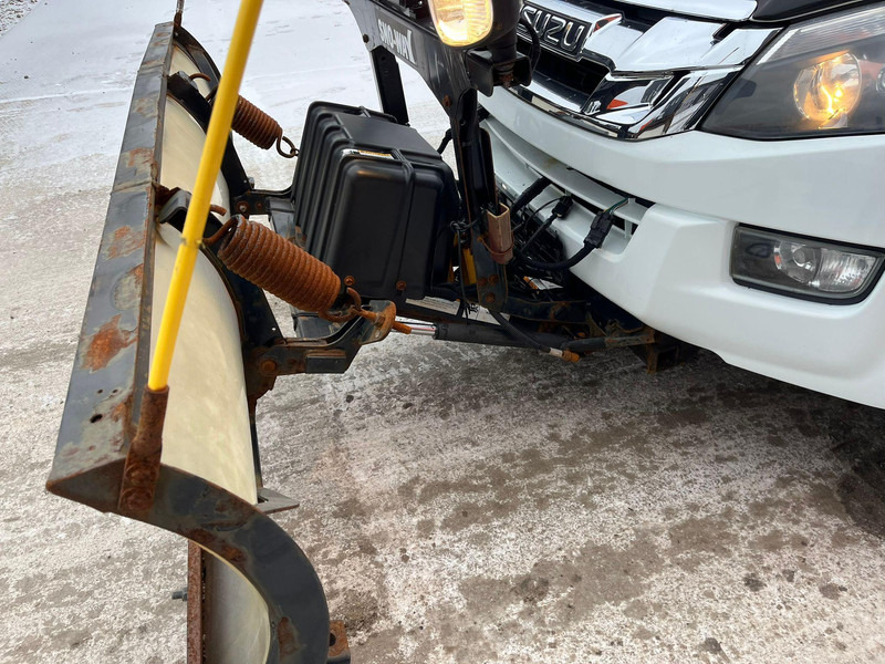 Voiture Isuzu D-max 4x4 SNOW PLOW & SPREADER: photos 12