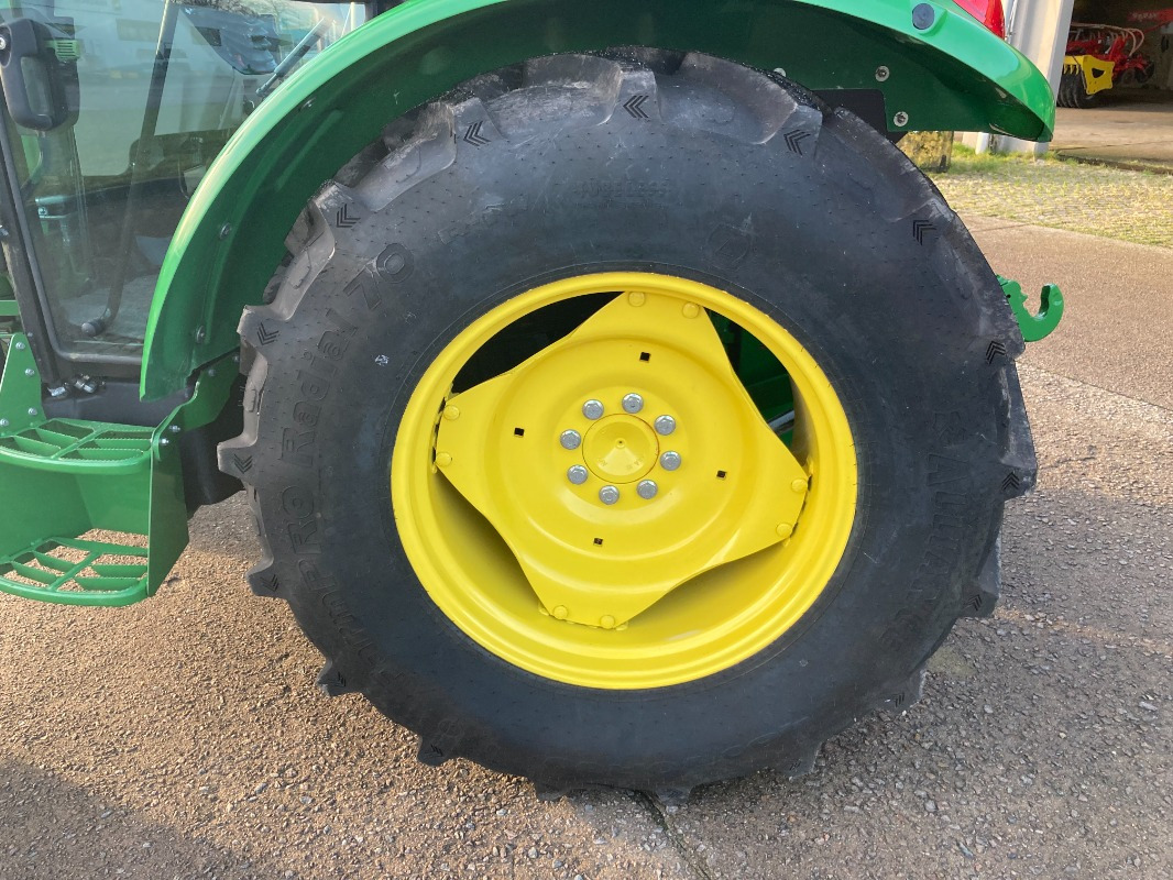 Tracteur agricole neuf John Deere 5075E: photos 11