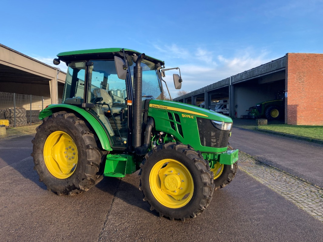 Tracteur agricole neuf John Deere 5075E: photos 19