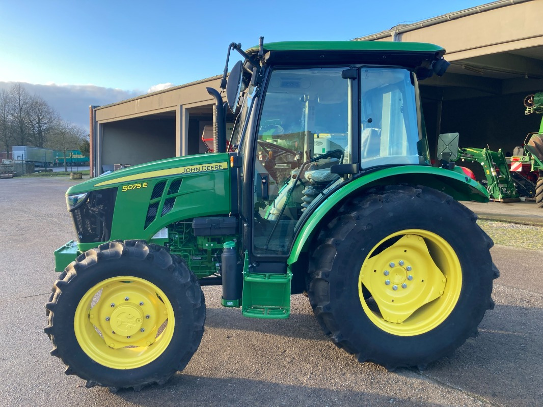 Tracteur agricole neuf John Deere 5075E: photos 17