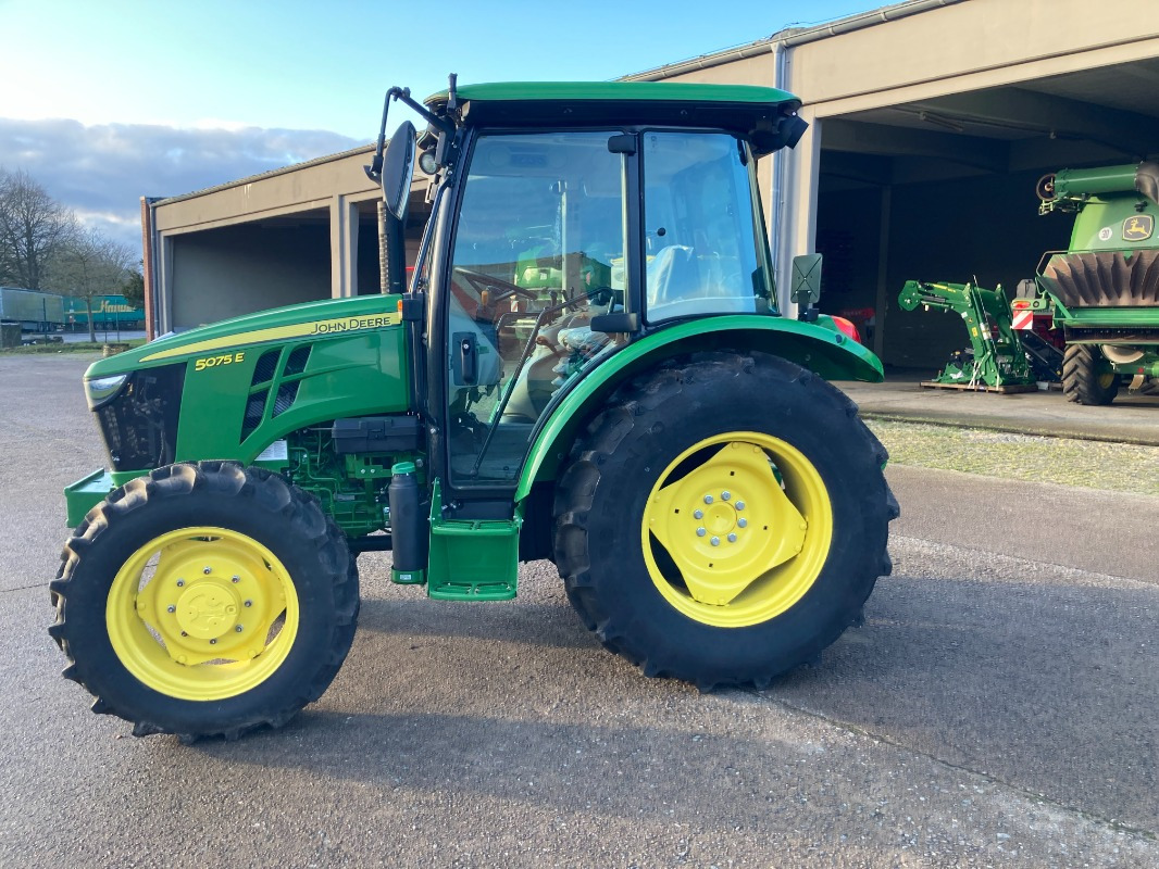 Tracteur agricole neuf John Deere 5075E: photos 16