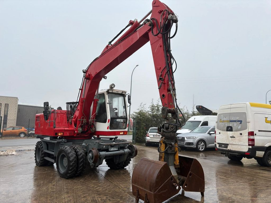 Pelle sur pneus Liebherr A900. Kamera.: photos 7