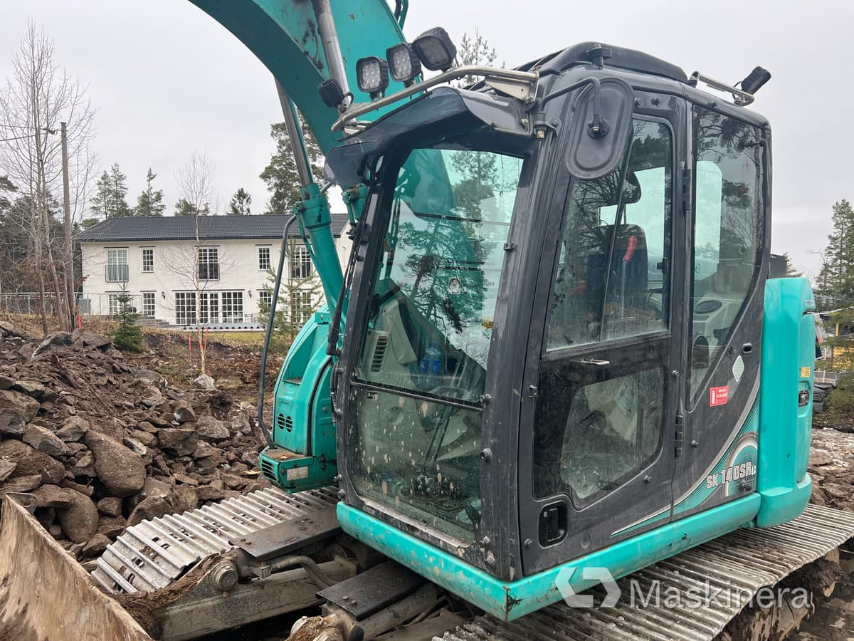 Pelle sur chenille Grävmaskin Kobelco SK140SRLC-5 med tiltrotator & redskap: photos 9