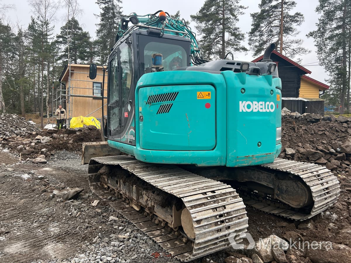 Pelle sur chenille Grävmaskin Kobelco SK140SRLC-5 med tiltrotator & redskap: photos 7