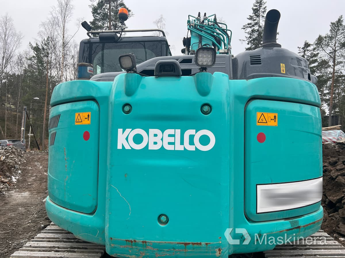 Pelle sur chenille Grävmaskin Kobelco SK140SRLC-5 med tiltrotator & redskap: photos 14