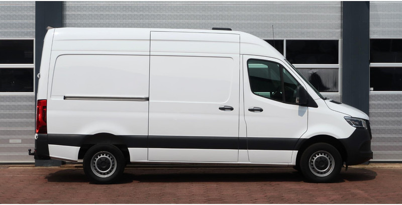 Fourgon utilitaire Mercedes-Benz Sprinter 319 3.0 V6 CDI L2H2 Mercedes-Benz Sprinter 319 3.0 CDI L2H2 MBUX/ LED/ CAMERA/ 3,5T/ CRUISE/ CLIMA/ TREKHAAK/: photos 17