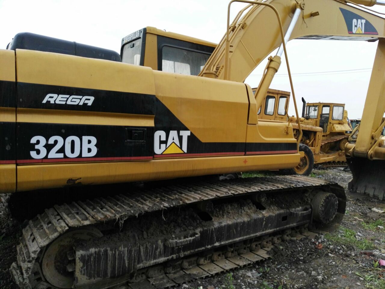 Pelle sur chenille Caterpillar Cat 320B: photos 8