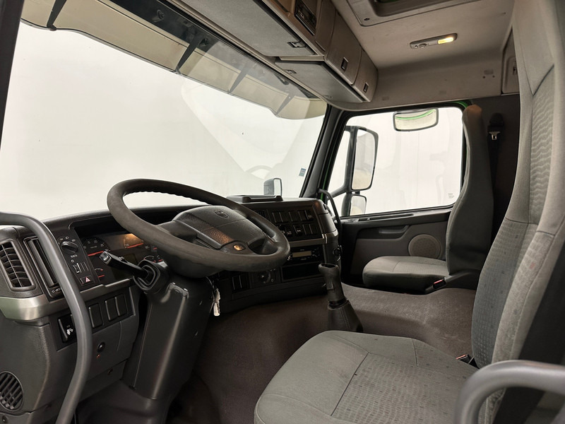 Camion frigorifique Volvo FM9.300 - 6x2: photos 15