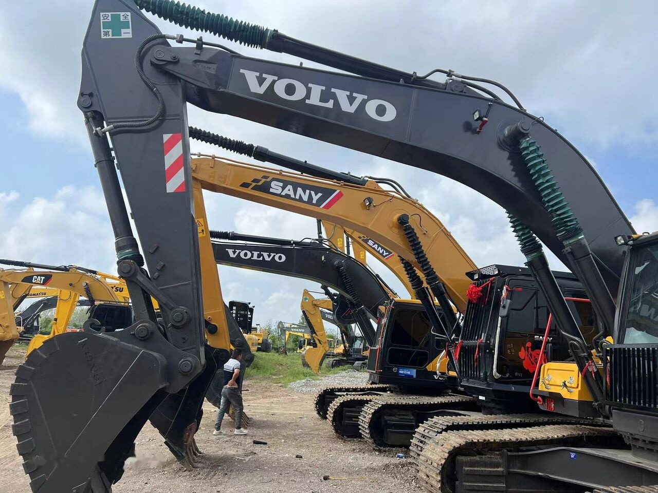 Pelle sur chenille Volvo EC300D: photos 8