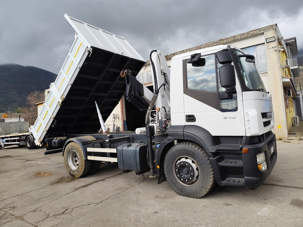 Camion grue IVECO STRALIS AD 190S31P: photos 11