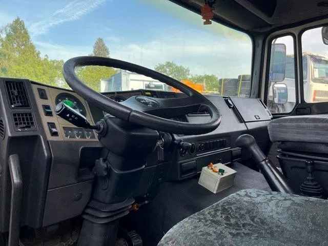 Camion multibenne MAN 18 .232 (6 CILINDER) M90 WITH TELESCOPIC CONTAINER SYSTEM (8 GEARS MANUAL GEARBOX / EURO 1 (MECHANICAL PUMP AND INJECTORS)): photos 8