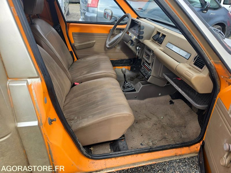 Fourgonnette CITROEN C15 Essence 2 places utilitaire 125 900 km Année 1990: photos 7