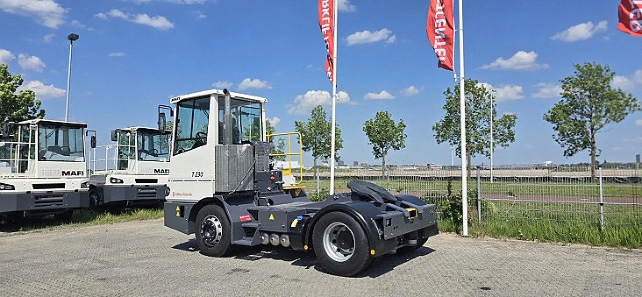 Tracteur portuaire MAFI - T230: photos 6