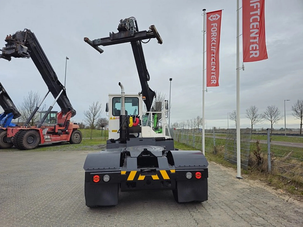 Tracteur portuaire TERBERG - YT220: photos 8