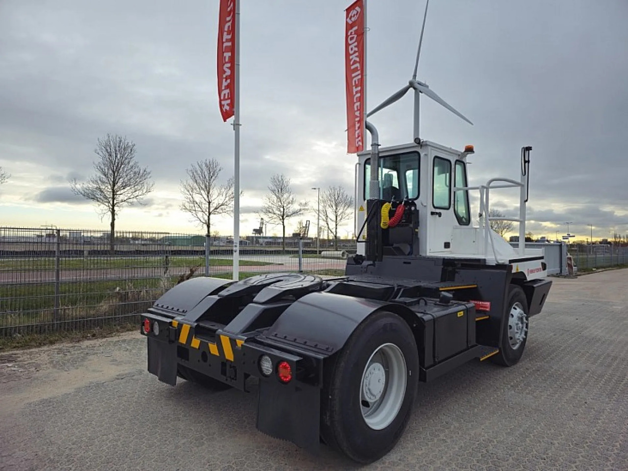 Tracteur portuaire TERBERG - YT220: photos 7