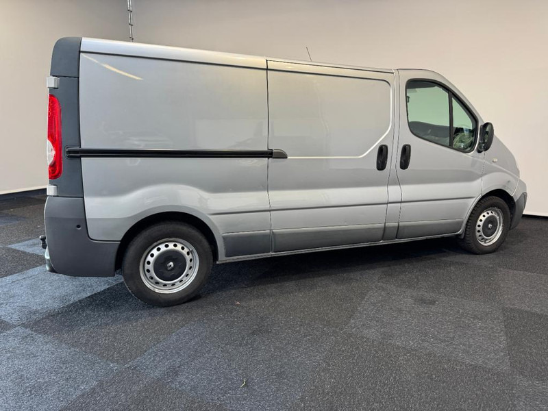 Fourgonnette Renault Trafic Trafic L2H1 T29 2.0 dCi 90 Airco: photos 12