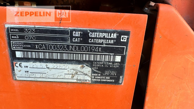 Pelle sur chenille Cat 323-07C: photos 6